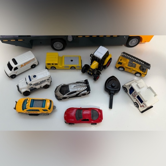 Car Carrier Truck Set - Picture 4 of 7